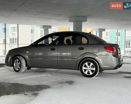 Серый Киа Рио, объемом двигателя 1.4 л и пробегом 99 тыс. км за 5500 $, фото 7 на Automoto.ua