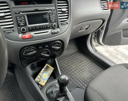 Серый Киа Рио, объемом двигателя 1.49 л и пробегом 297 тыс. км за 5999 $, фото 26 на Automoto.ua