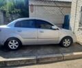 Серый Киа Рио, объемом двигателя 1.4 л и пробегом 140 тыс. км за 4000 $, фото 1 на Automoto.ua