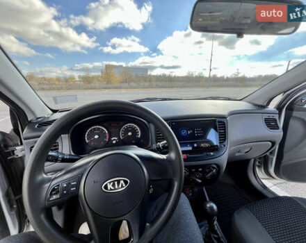 Серый Киа Рио, объемом двигателя 1.4 л и пробегом 219 тыс. км за 4500 $, фото 28 на Automoto.ua
