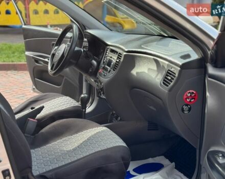 Серый Киа Рио, объемом двигателя 1.4 л и пробегом 227 тыс. км за 6750 $, фото 50 на Automoto.ua