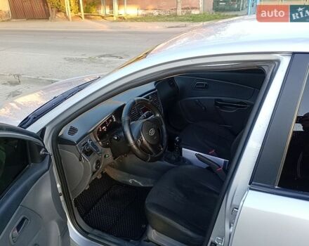 Серый Киа Рио, объемом двигателя 1.4 л и пробегом 301 тыс. км за 3700 $, фото 8 на Automoto.ua