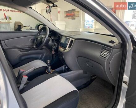 Серый Киа Рио, объемом двигателя 1.4 л и пробегом 98 тыс. км за 6500 $, фото 26 на Automoto.ua