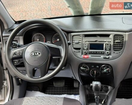 Серый Киа Рио, объемом двигателя 1.4 л и пробегом 227 тыс. км за 6850 $, фото 67 на Automoto.ua