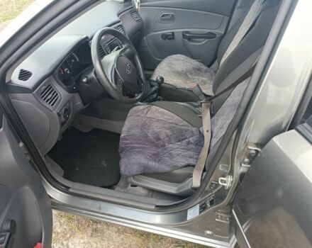 Серый Киа Рио, объемом двигателя 1.3 л и пробегом 163 тыс. км за 4400 $, фото 9 на Automoto.ua