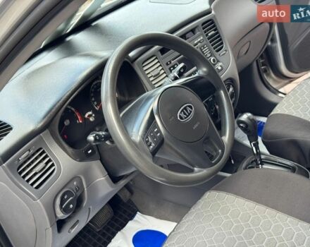 Серый Киа Рио, объемом двигателя 1.4 л и пробегом 227 тыс. км за 6750 $, фото 91 на Automoto.ua