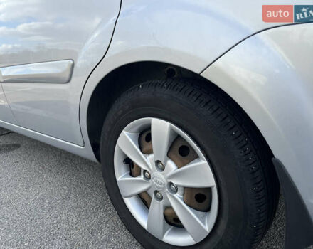 Серый Киа Рио, объемом двигателя 1.4 л и пробегом 219 тыс. км за 4500 $, фото 12 на Automoto.ua