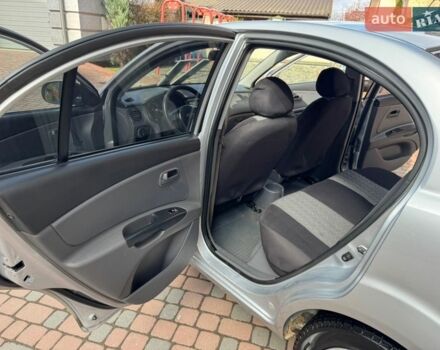 Серый Киа Рио, объемом двигателя 1.4 л и пробегом 227 тыс. км за 6750 $, фото 45 на Automoto.ua