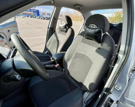 Серый Киа Рио, объемом двигателя 1.4 л и пробегом 219 тыс. км за 4500 $, фото 39 на Automoto.ua