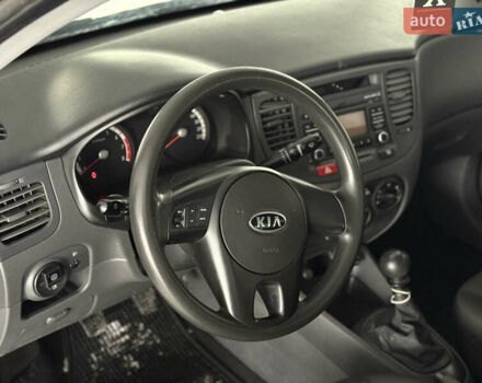 Серый Киа Рио, объемом двигателя 1.4 л и пробегом 99 тыс. км за 5500 $, фото 19 на Automoto.ua