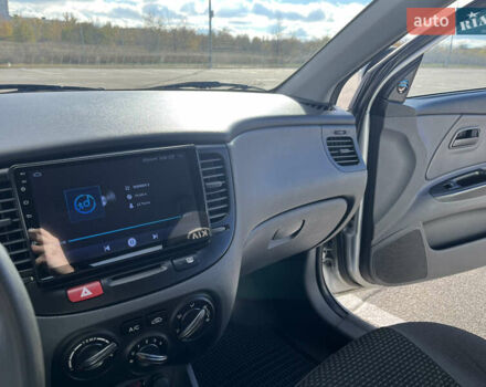 Серый Киа Рио, объемом двигателя 1.4 л и пробегом 219 тыс. км за 4500 $, фото 32 на Automoto.ua