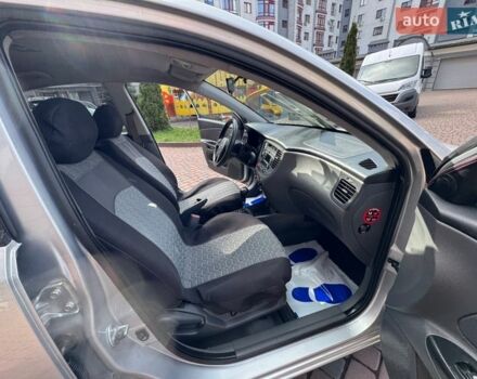 Серый Киа Рио, объемом двигателя 1.4 л и пробегом 227 тыс. км за 6750 $, фото 48 на Automoto.ua