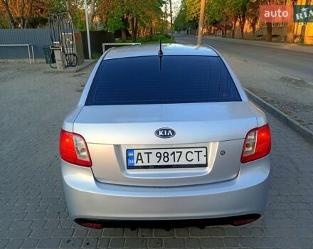 Серый Киа Рио, объемом двигателя 1.4 л и пробегом 301 тыс. км за 3700 $, фото 2 на Automoto.ua