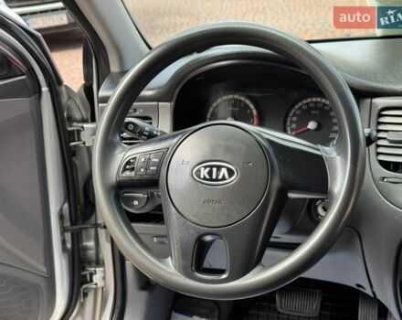 Серый Киа Рио, объемом двигателя 1.4 л и пробегом 227 тыс. км за 6750 $, фото 63 на Automoto.ua