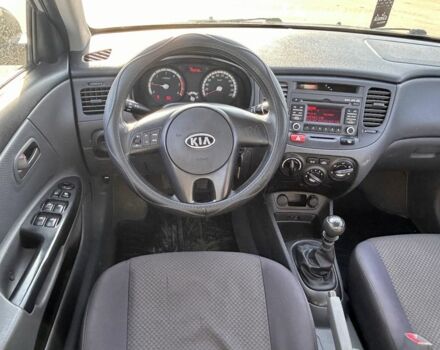 Сірий Кіа Ріо, об'ємом двигуна 1.5 л та пробігом 160 тис. км за 5800 $, фото 15 на Automoto.ua