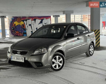 Серый Киа Рио, объемом двигателя 1.4 л и пробегом 99 тыс. км за 5500 $, фото 1 на Automoto.ua