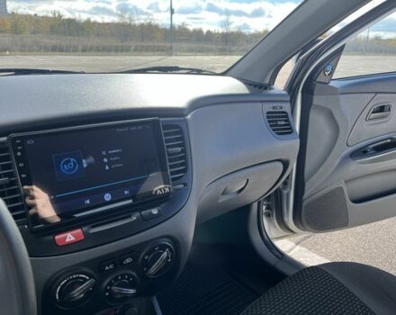 Сірий Кіа Ріо, об'ємом двигуна 1.4 л та пробігом 219 тис. км за 4500 $, фото 19 на Automoto.ua