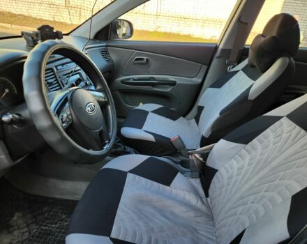 Сірий Кіа Ріо, об'ємом двигуна 1.3 л та пробігом 207 тис. км за 5400 $, фото 6 на Automoto.ua