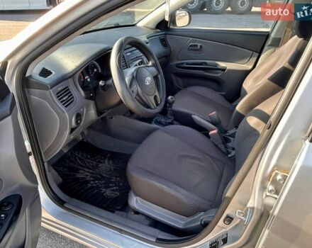 Сірий Кіа Ріо, об'ємом двигуна 1.5 л та пробігом 190 тис. км за 5800 $, фото 14 на Automoto.ua