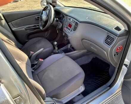 Сірий Кіа Ріо, об'ємом двигуна 1.5 л та пробігом 160 тис. км за 5800 $, фото 11 на Automoto.ua