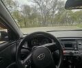 Серый Киа Рио, объемом двигателя 1.34 л и пробегом 330 тыс. км за 4200 $, фото 11 на Automoto.ua