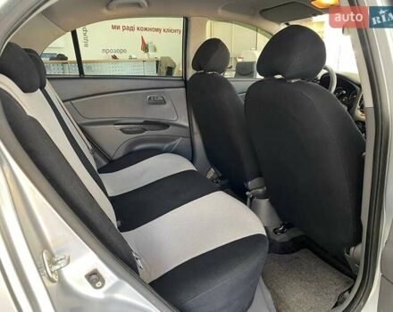 Серый Киа Рио, объемом двигателя 1.4 л и пробегом 98 тыс. км за 5990 $, фото 29 на Automoto.ua