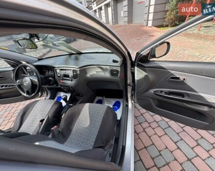 Серый Киа Рио, объемом двигателя 1.4 л и пробегом 227 тыс. км за 6850 $, фото 46 на Automoto.ua