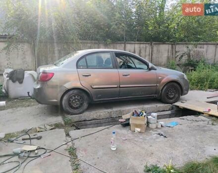 Серый Киа Рио, объемом двигателя 1.5 л и пробегом 350 тыс. км за 2300 $, фото 4 на Automoto.ua