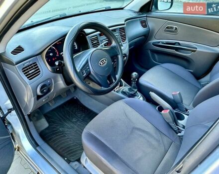 Серый Киа Рио, объемом двигателя 1.5 л и пробегом 190 тыс. км за 5800 $, фото 12 на Automoto.ua