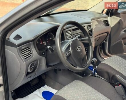Серый Киа Рио, объемом двигателя 1.4 л и пробегом 227 тыс. км за 6850 $, фото 75 на Automoto.ua