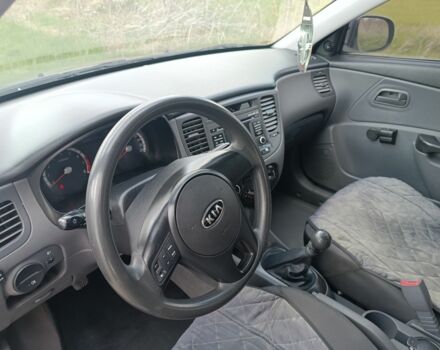 Серый Киа Рио, объемом двигателя 1.3 л и пробегом 163 тыс. км за 4400 $, фото 13 на Automoto.ua