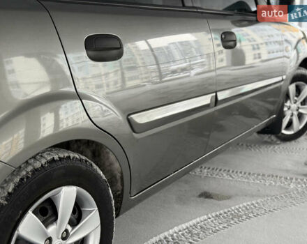 Серый Киа Рио, объемом двигателя 1.4 л и пробегом 99 тыс. км за 5500 $, фото 10 на Automoto.ua