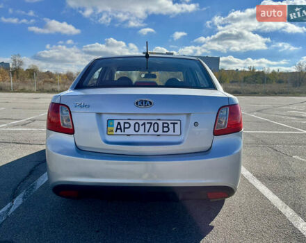 Серый Киа Рио, объемом двигателя 1.4 л и пробегом 219 тыс. км за 4500 $, фото 3 на Automoto.ua