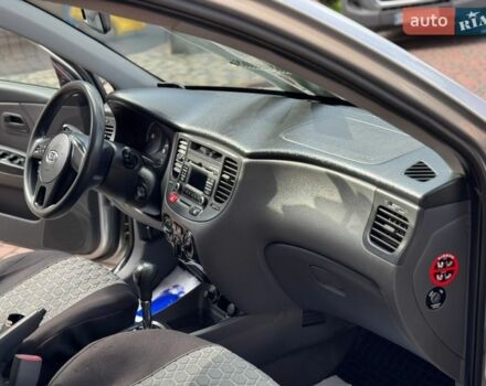 Серый Киа Рио, объемом двигателя 1.4 л и пробегом 227 тыс. км за 6850 $, фото 51 на Automoto.ua