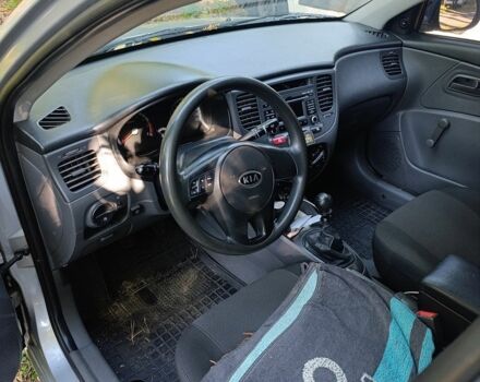 Серый Киа Рио, объемом двигателя 1.4 л и пробегом 293 тыс. км за 5200 $, фото 7 на Automoto.ua