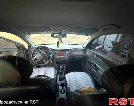 Серый Киа Рио, объемом двигателя 1.5 л и пробегом 205 тыс. км за 5000 $, фото 2 на Automoto.ua