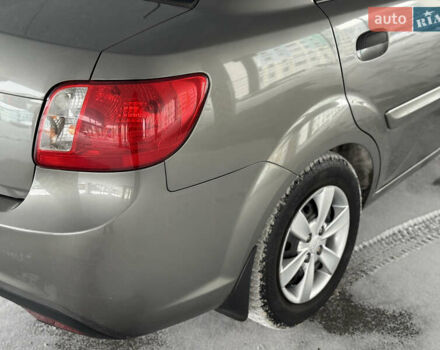 Серый Киа Рио, объемом двигателя 1.4 л и пробегом 99 тыс. км за 5500 $, фото 9 на Automoto.ua