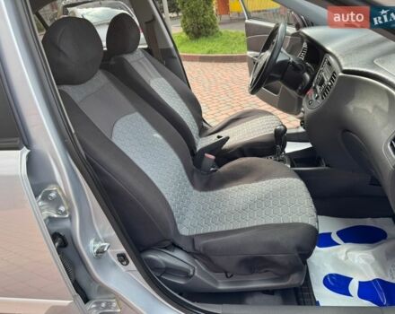 Серый Киа Рио, объемом двигателя 1.4 л и пробегом 227 тыс. км за 6850 $, фото 60 на Automoto.ua