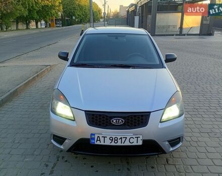 Серый Киа Рио, объемом двигателя 1.4 л и пробегом 301 тыс. км за 3700 $, фото 6 на Automoto.ua