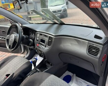Серый Киа Рио, объемом двигателя 1.4 л и пробегом 227 тыс. км за 6850 $, фото 59 на Automoto.ua