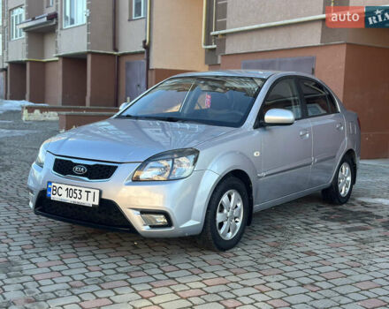 Серый Киа Рио, объемом двигателя 1.4 л и пробегом 227 тыс. км за 6750 $, фото 1 на Automoto.ua