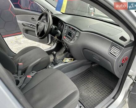 Серый Киа Рио, объемом двигателя 1.49 л и пробегом 297 тыс. км за 5999 $, фото 35 на Automoto.ua