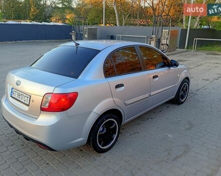 Серый Киа Рио, объемом двигателя 1.4 л и пробегом 301 тыс. км за 3700 $, фото 4 на Automoto.ua