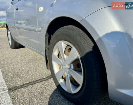 Серый Киа Рио, объемом двигателя 1.4 л и пробегом 219 тыс. км за 4500 $, фото 15 на Automoto.ua