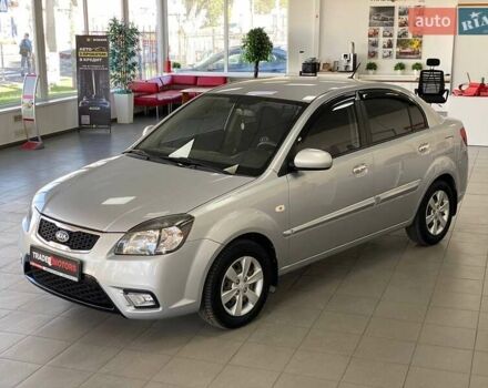 Серый Киа Рио, объемом двигателя 1.4 л и пробегом 98 тыс. км за 6500 $, фото 2 на Automoto.ua