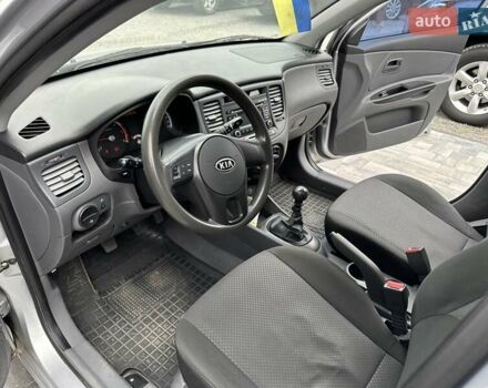 Серый Киа Рио, объемом двигателя 1.49 л и пробегом 297 тыс. км за 5999 $, фото 23 на Automoto.ua