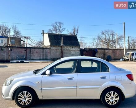 Сірий Кіа Ріо, об'ємом двигуна 1.5 л та пробігом 190 тис. км за 5800 $, фото 5 на Automoto.ua