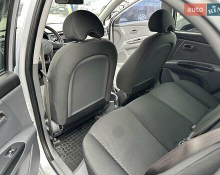 Серый Киа Рио, объемом двигателя 1.49 л и пробегом 297 тыс. км за 5999 $, фото 31 на Automoto.ua