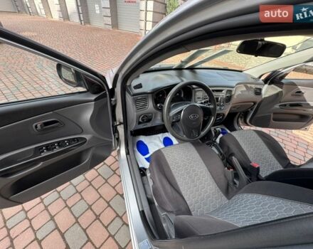 Серый Киа Рио, объемом двигателя 1.4 л и пробегом 227 тыс. км за 6750 $, фото 69 на Automoto.ua