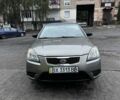 Серый Киа Рио, объемом двигателя 1.4 л и пробегом 200 тыс. км за 3593 $, фото 1 на Automoto.ua